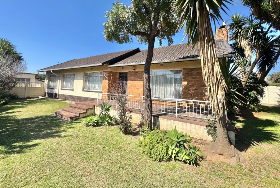 5 Bedroom Property for Sale in Robertsham Gauteng