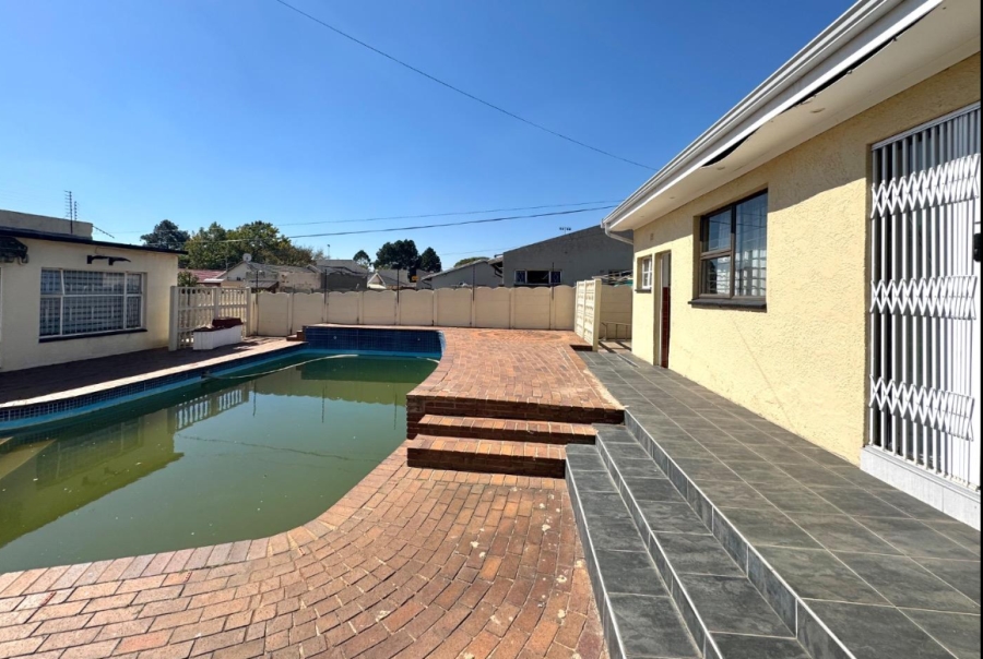 5 Bedroom Property for Sale in Robertsham Gauteng