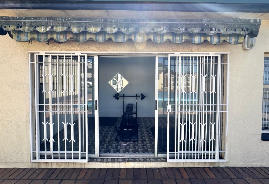 5 Bedroom Property for Sale in Robertsham Gauteng