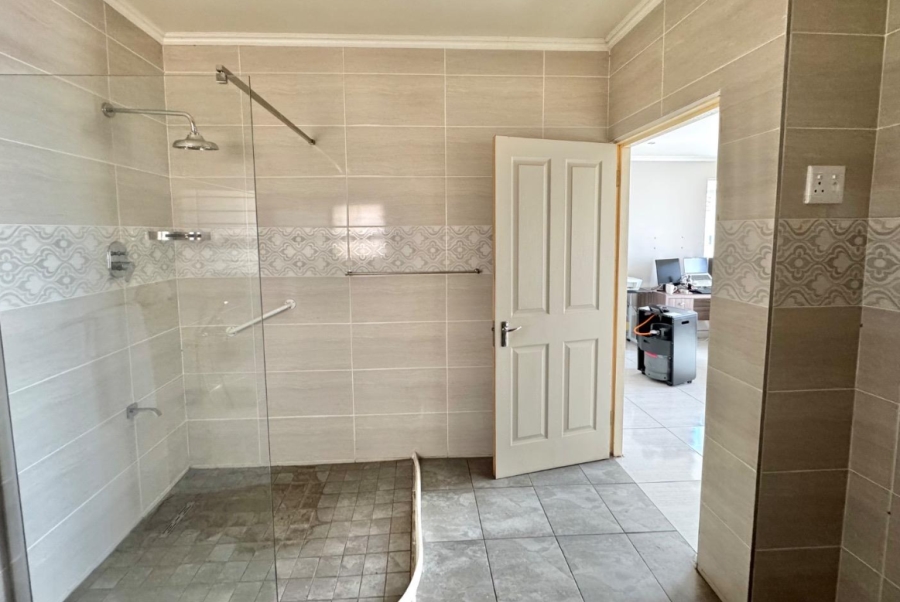 5 Bedroom Property for Sale in Robertsham Gauteng
