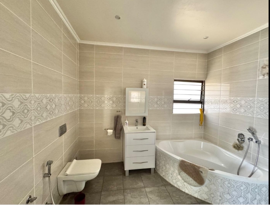 5 Bedroom Property for Sale in Robertsham Gauteng