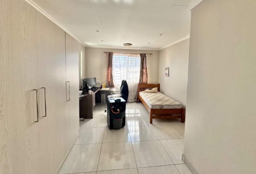 5 Bedroom Property for Sale in Robertsham Gauteng