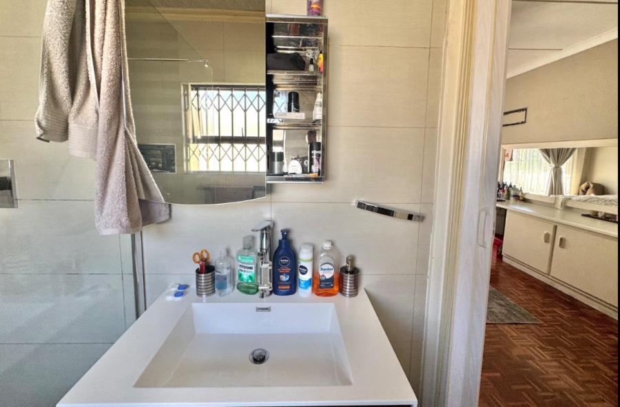 5 Bedroom Property for Sale in Robertsham Gauteng