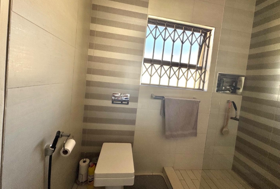 5 Bedroom Property for Sale in Robertsham Gauteng