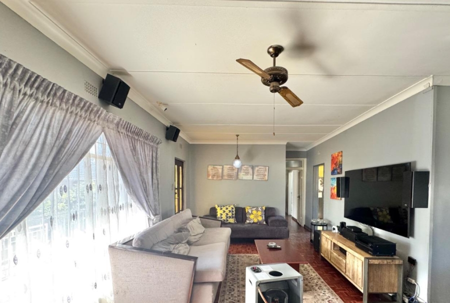5 Bedroom Property for Sale in Robertsham Gauteng