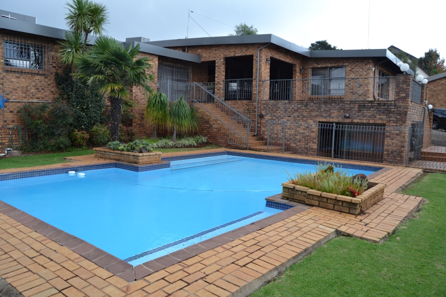 4 Bedroom Property for Sale in Helderkruin View Gauteng