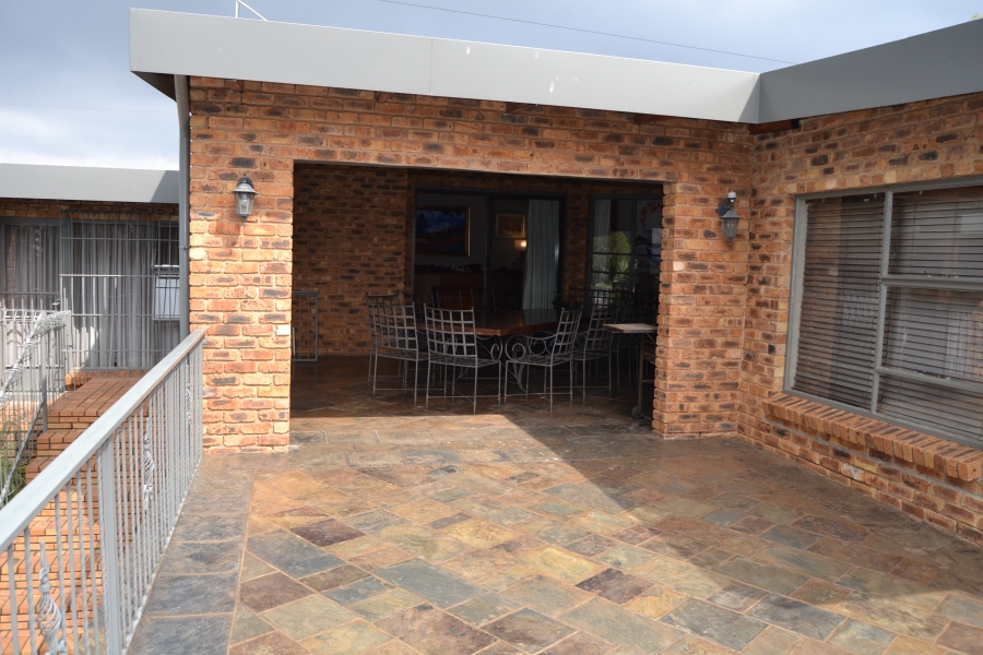 4 Bedroom Property for Sale in Helderkruin View Gauteng