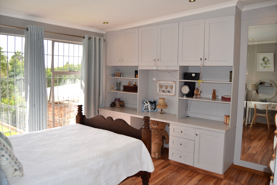 4 Bedroom Property for Sale in Helderkruin View Gauteng
