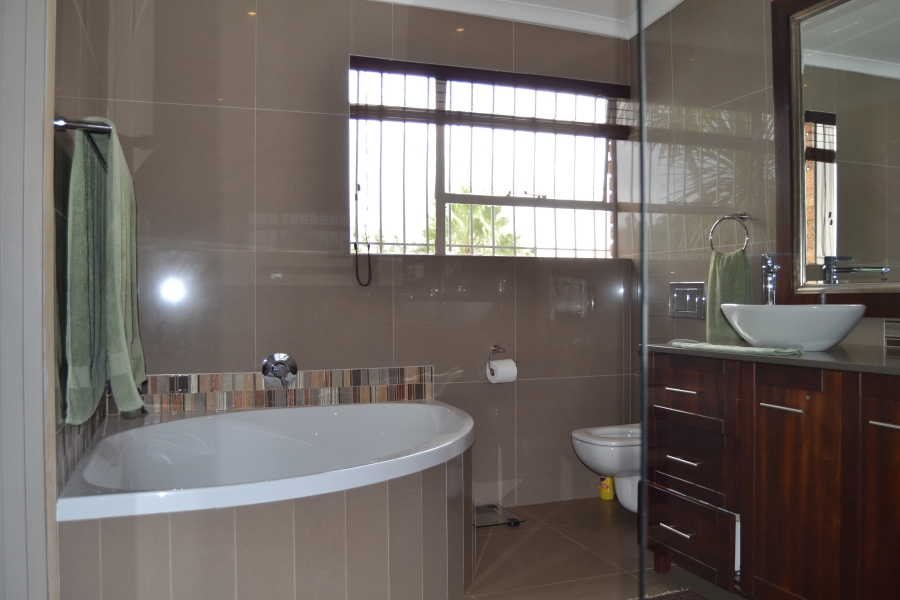 4 Bedroom Property for Sale in Helderkruin View Gauteng
