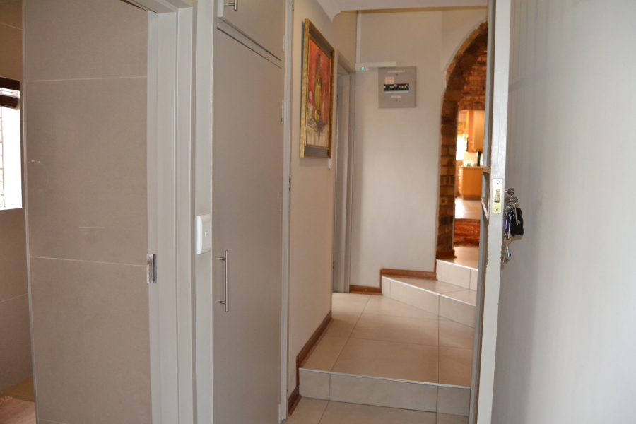 4 Bedroom Property for Sale in Helderkruin View Gauteng