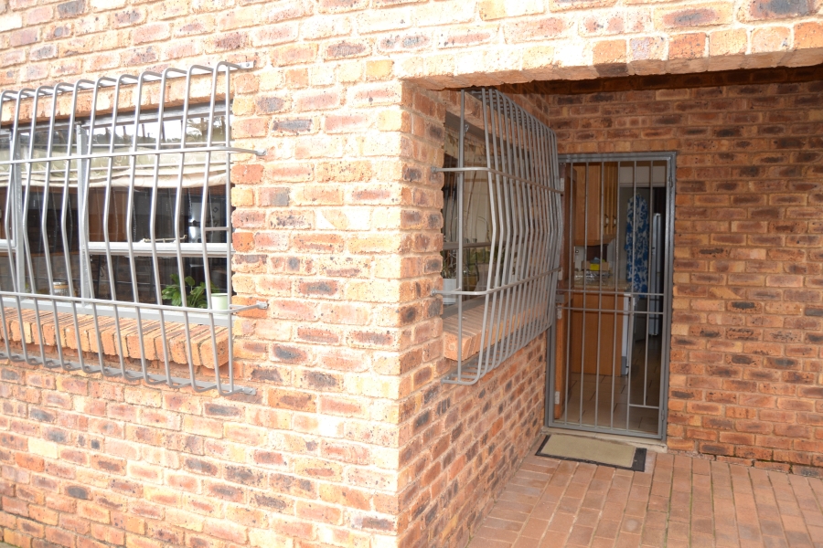 4 Bedroom Property for Sale in Helderkruin View Gauteng