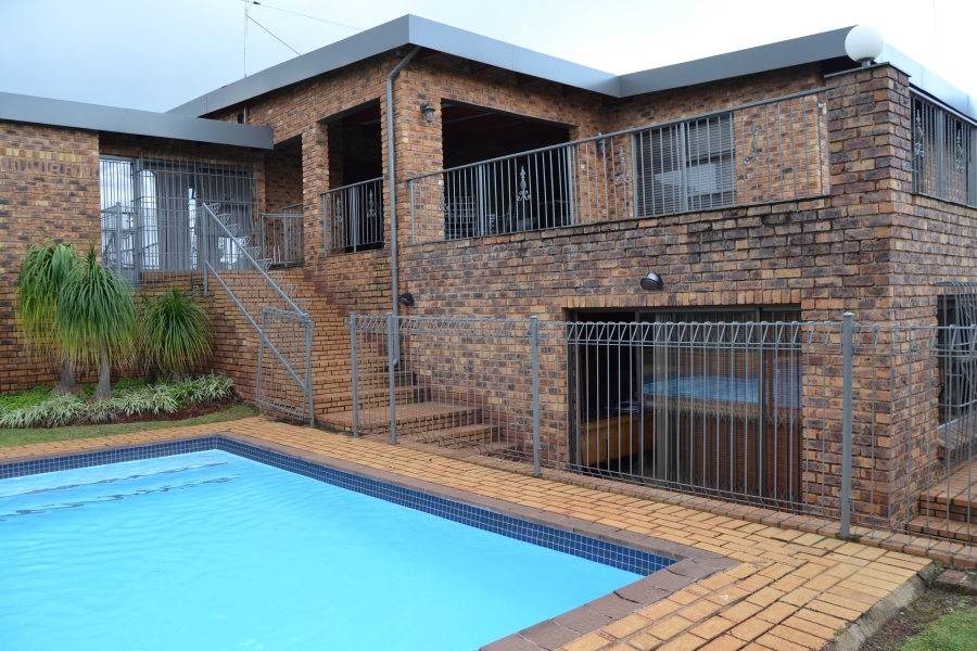 4 Bedroom Property for Sale in Helderkruin View Gauteng