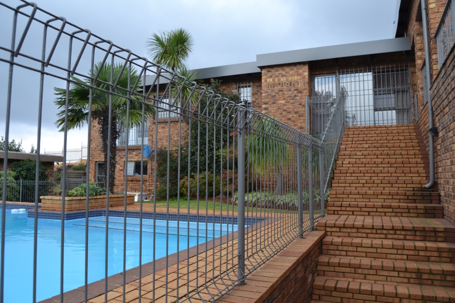 4 Bedroom Property for Sale in Helderkruin View Gauteng