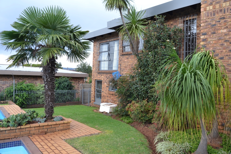 4 Bedroom Property for Sale in Helderkruin View Gauteng