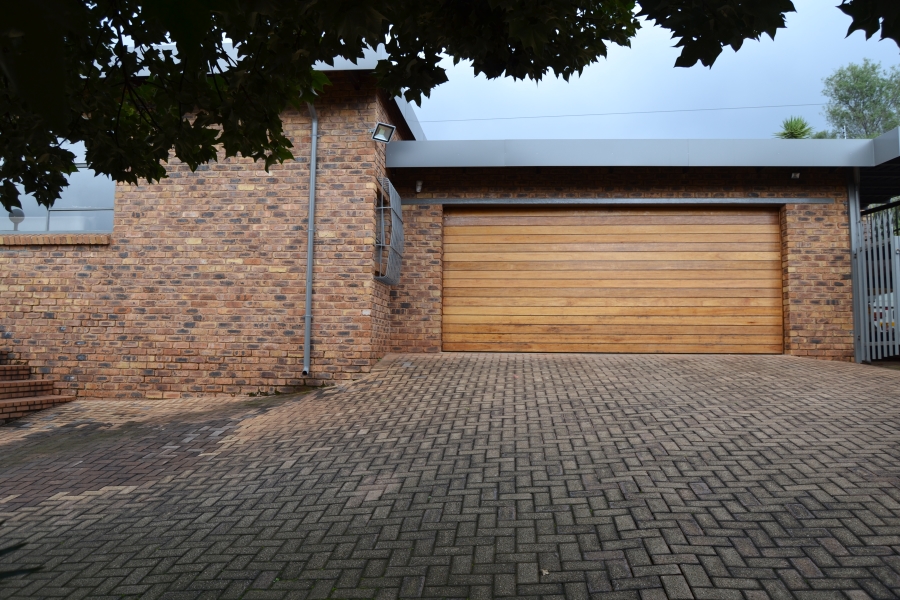 4 Bedroom Property for Sale in Helderkruin View Gauteng