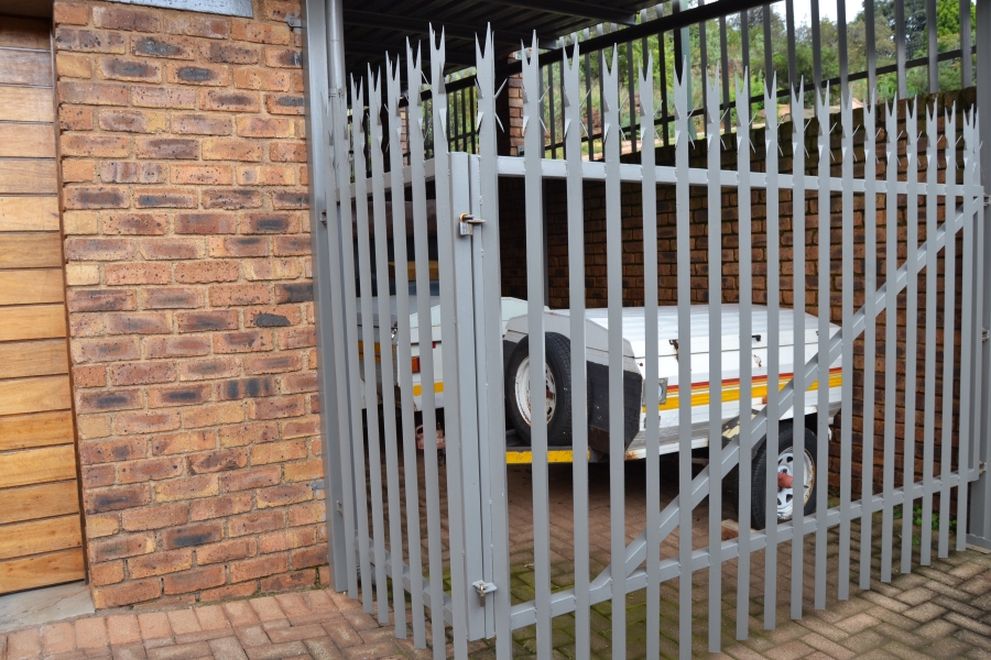 4 Bedroom Property for Sale in Helderkruin View Gauteng