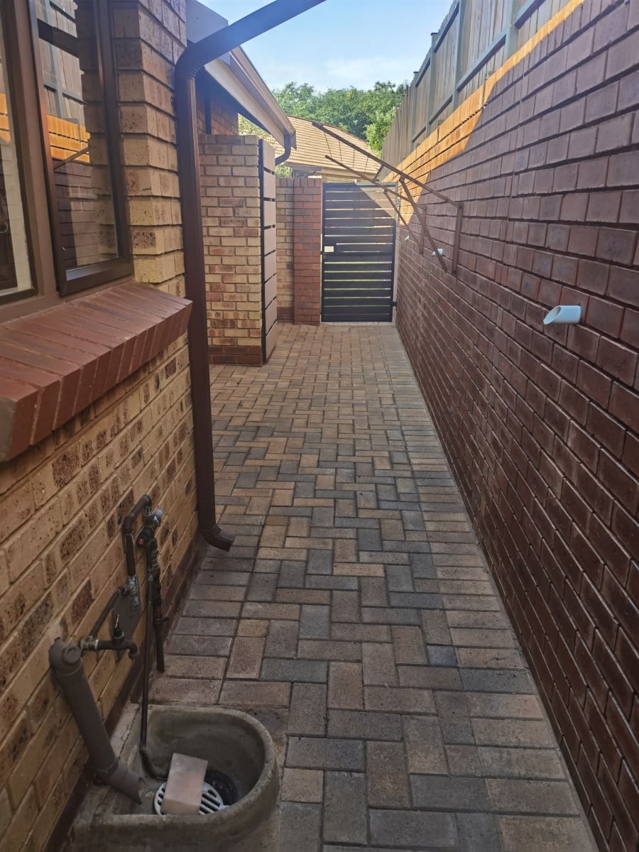 2 Bedroom Property for Sale in Equestria Gauteng