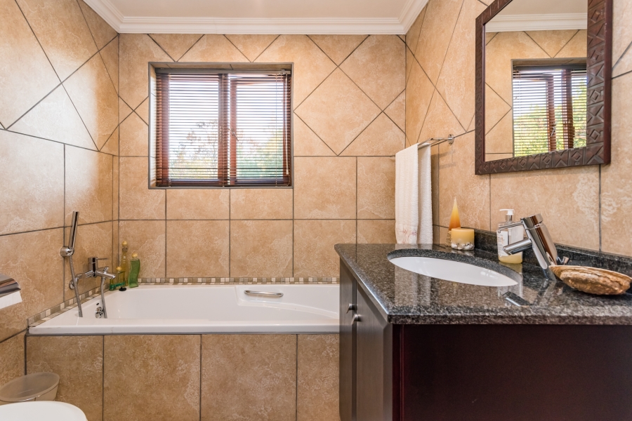 4 Bedroom Property for Sale in Ruimsig Country Estate Gauteng