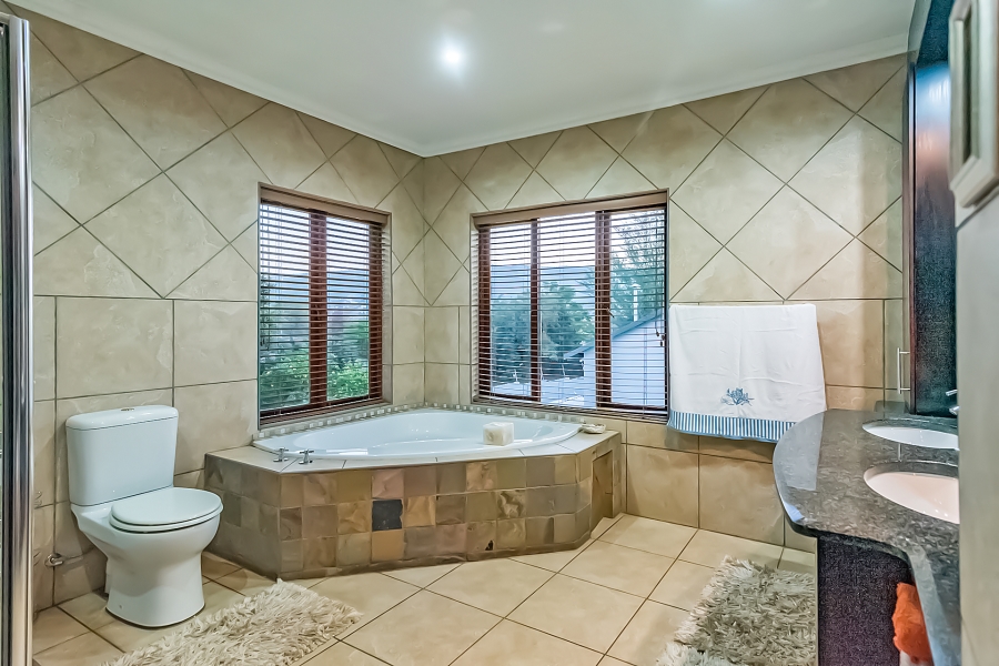 4 Bedroom Property for Sale in Ruimsig Country Estate Gauteng