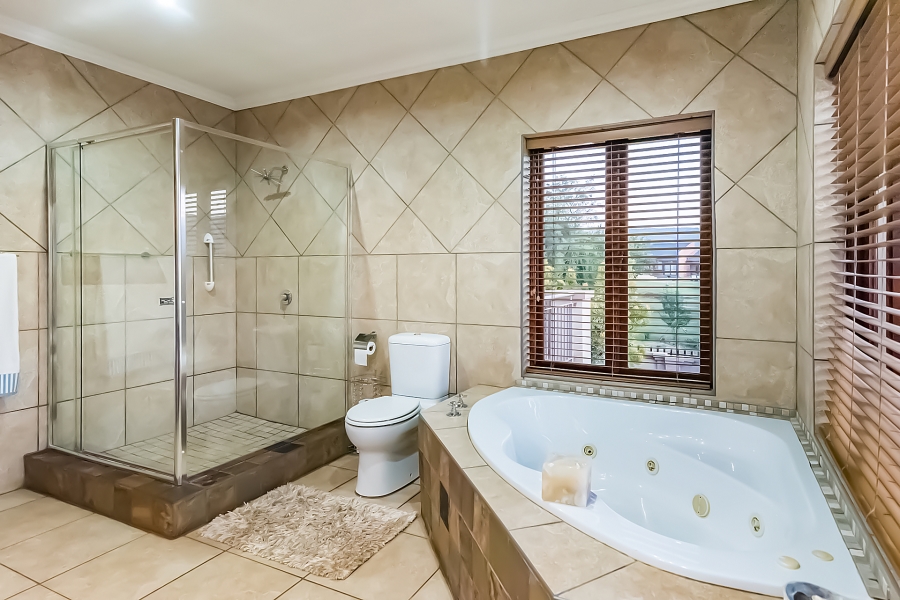 4 Bedroom Property for Sale in Ruimsig Country Estate Gauteng