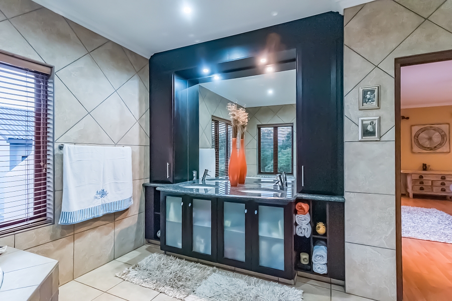 4 Bedroom Property for Sale in Ruimsig Country Estate Gauteng