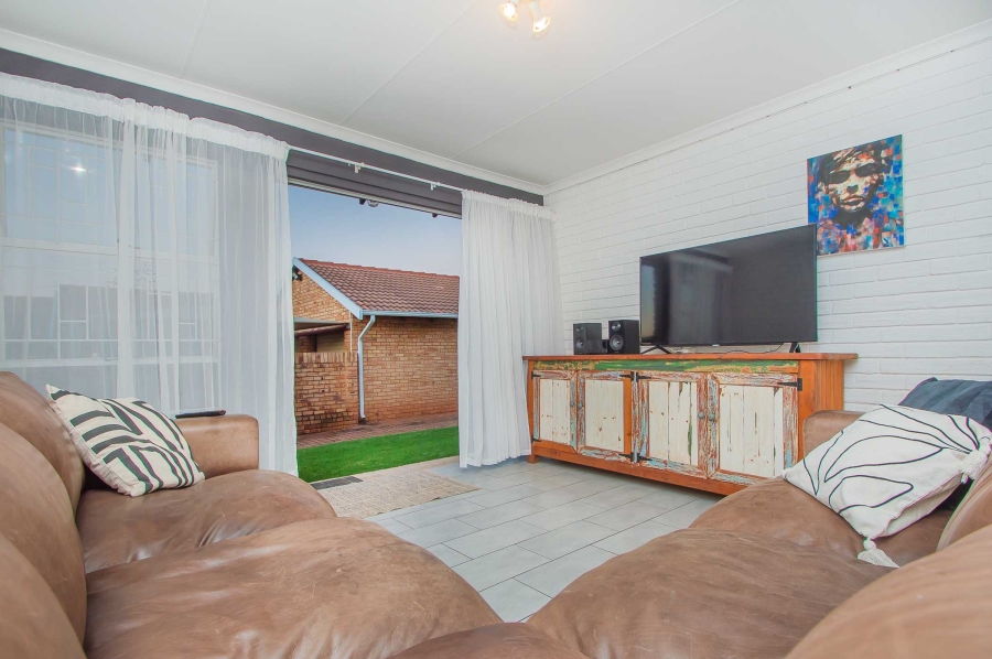 3 Bedroom Property for Sale in Noordheuwel Gauteng