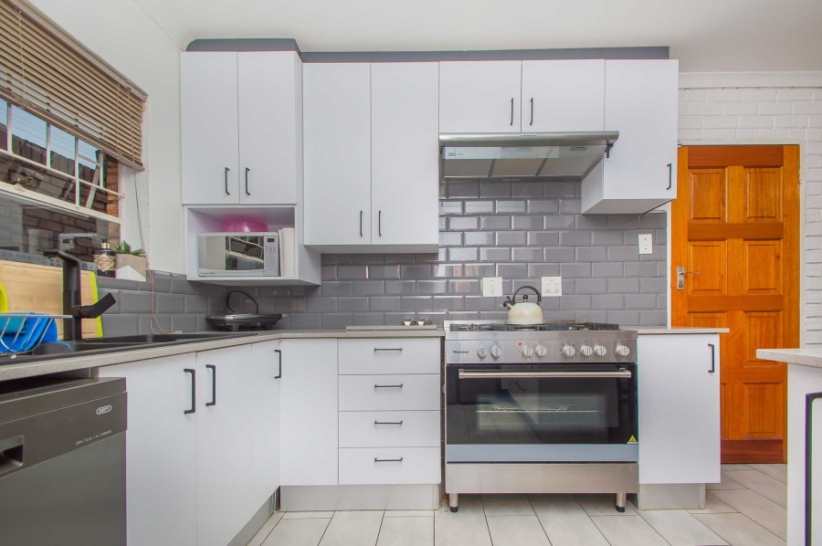 3 Bedroom Property for Sale in Noordheuwel Gauteng
