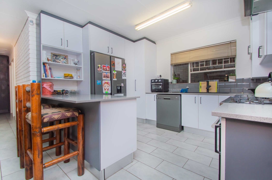 3 Bedroom Property for Sale in Noordheuwel Gauteng