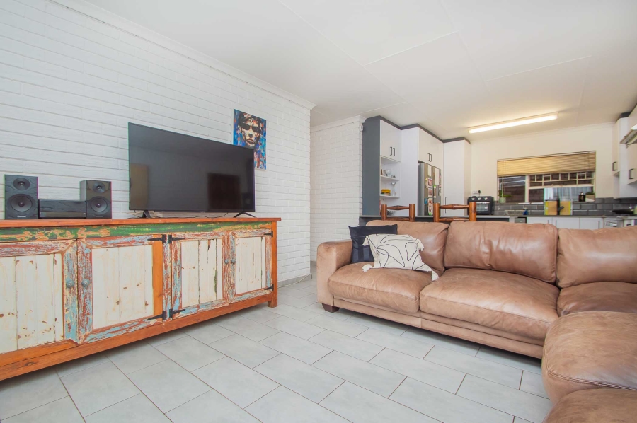 3 Bedroom Property for Sale in Noordheuwel Gauteng