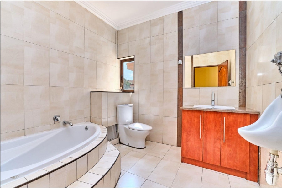 To Let 7 Bedroom Property for Rent in Savannah Hills Estate Gauteng
