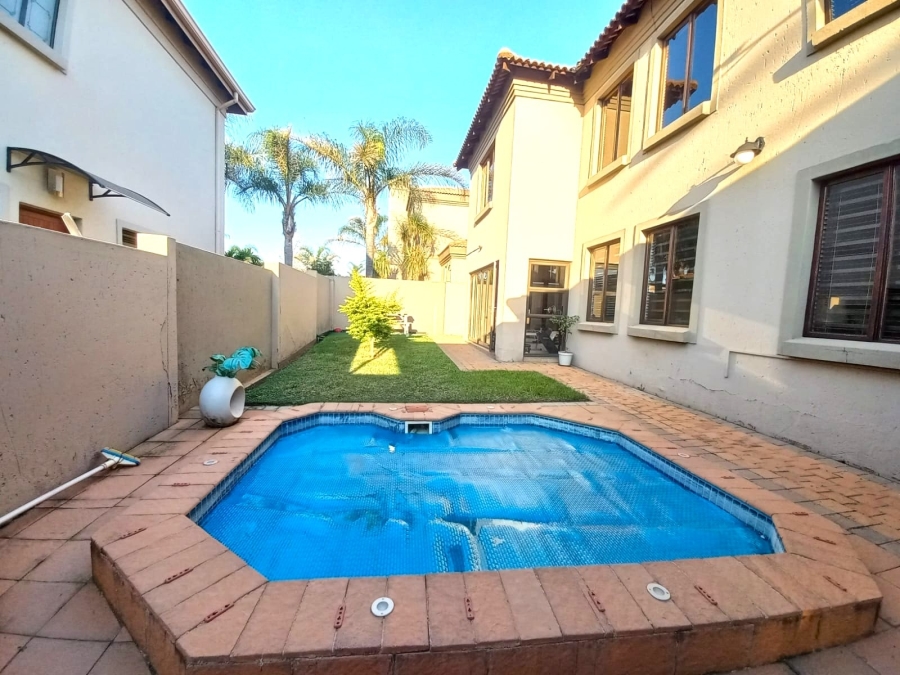 4 Bedroom Property for Sale in Sonneveld Gauteng