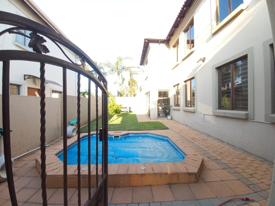 4 Bedroom Property for Sale in Sonneveld Gauteng