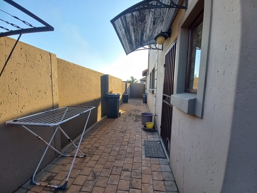 4 Bedroom Property for Sale in Sonneveld Gauteng