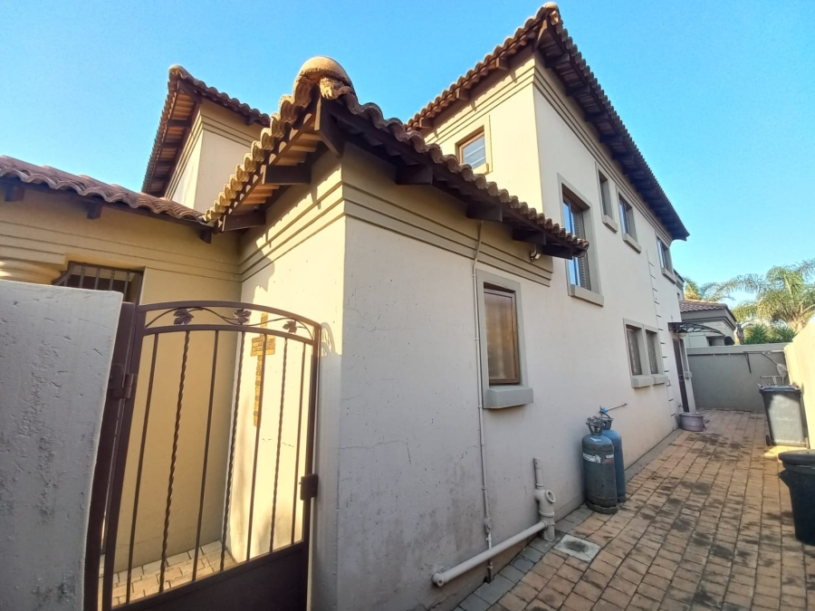 4 Bedroom Property for Sale in Sonneveld Gauteng