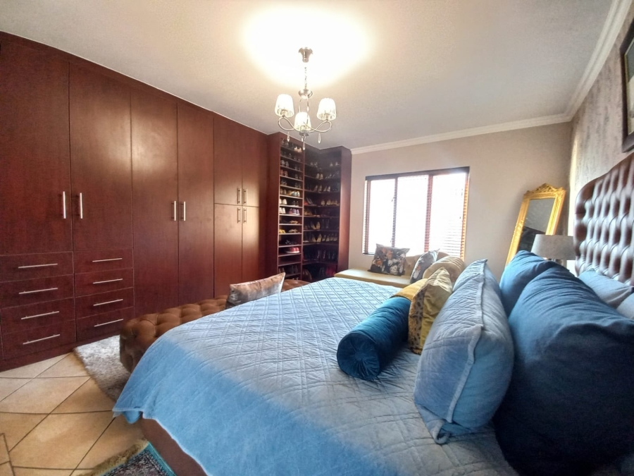 4 Bedroom Property for Sale in Sonneveld Gauteng