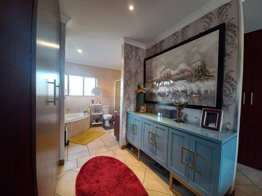 4 Bedroom Property for Sale in Sonneveld Gauteng
