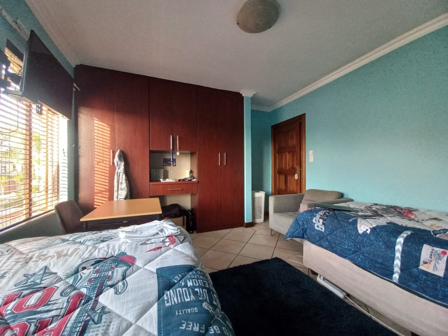 4 Bedroom Property for Sale in Sonneveld Gauteng
