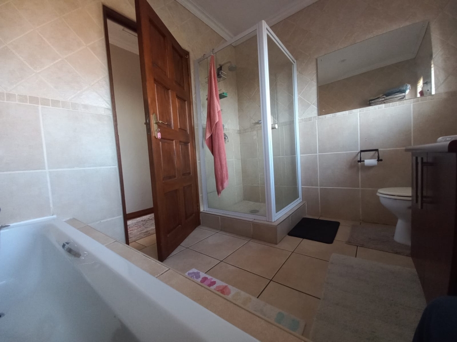 4 Bedroom Property for Sale in Sonneveld Gauteng