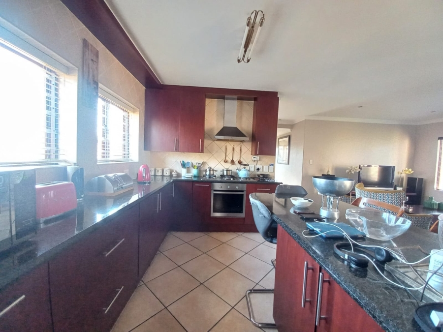 4 Bedroom Property for Sale in Sonneveld Gauteng