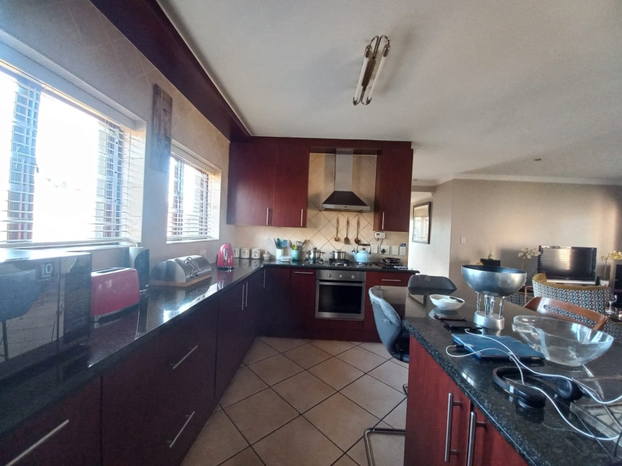 4 Bedroom Property for Sale in Sonneveld Gauteng