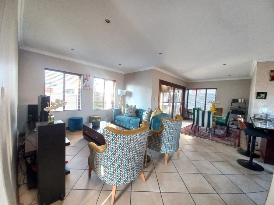 4 Bedroom Property for Sale in Sonneveld Gauteng