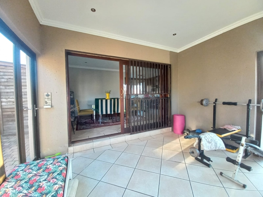4 Bedroom Property for Sale in Sonneveld Gauteng