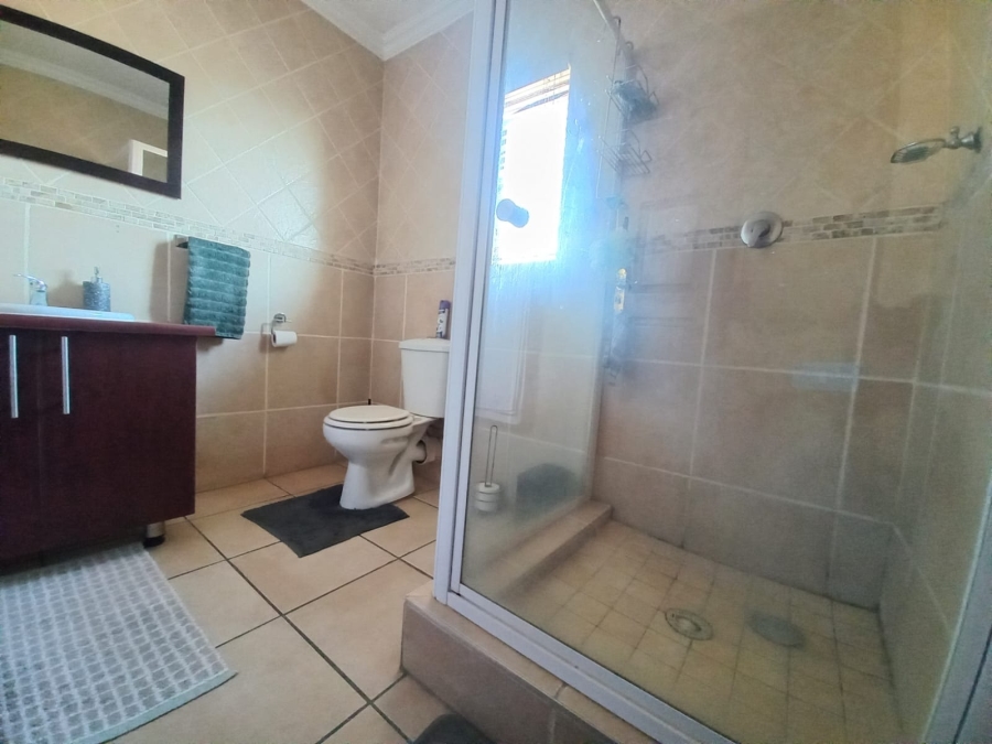 4 Bedroom Property for Sale in Sonneveld Gauteng