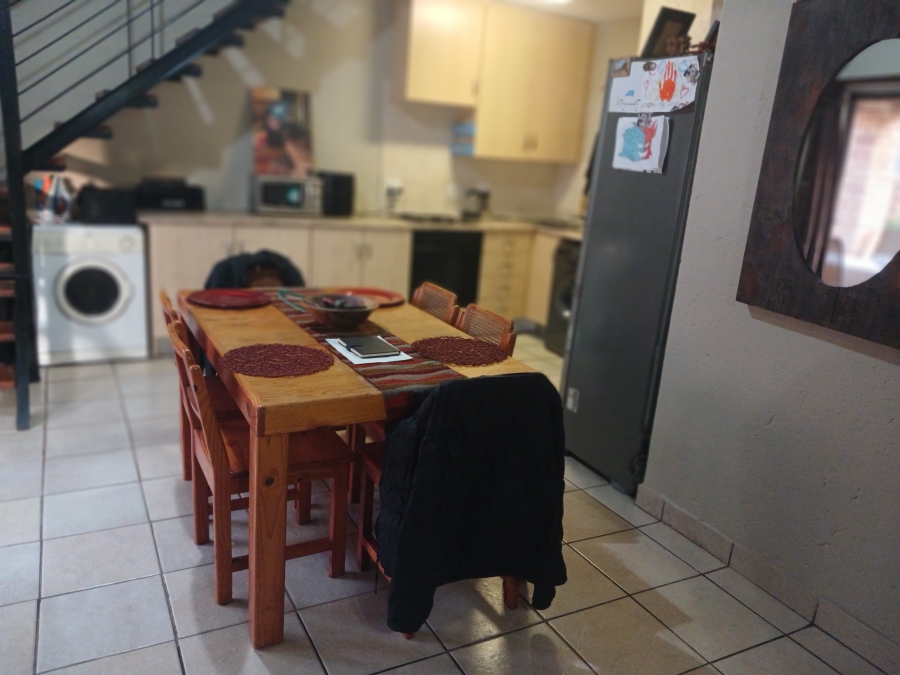 2 Bedroom Property for Sale in Rooihuiskraal North Gauteng
