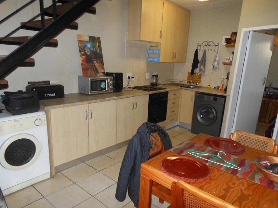 2 Bedroom Property for Sale in Rooihuiskraal North Gauteng