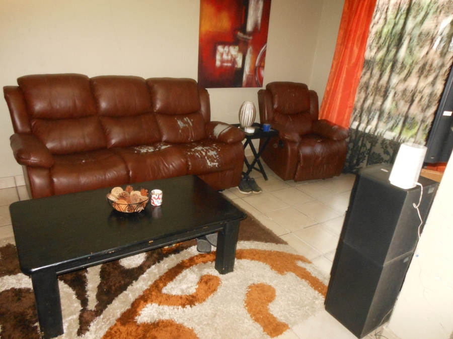 2 Bedroom Property for Sale in Rooihuiskraal North Gauteng