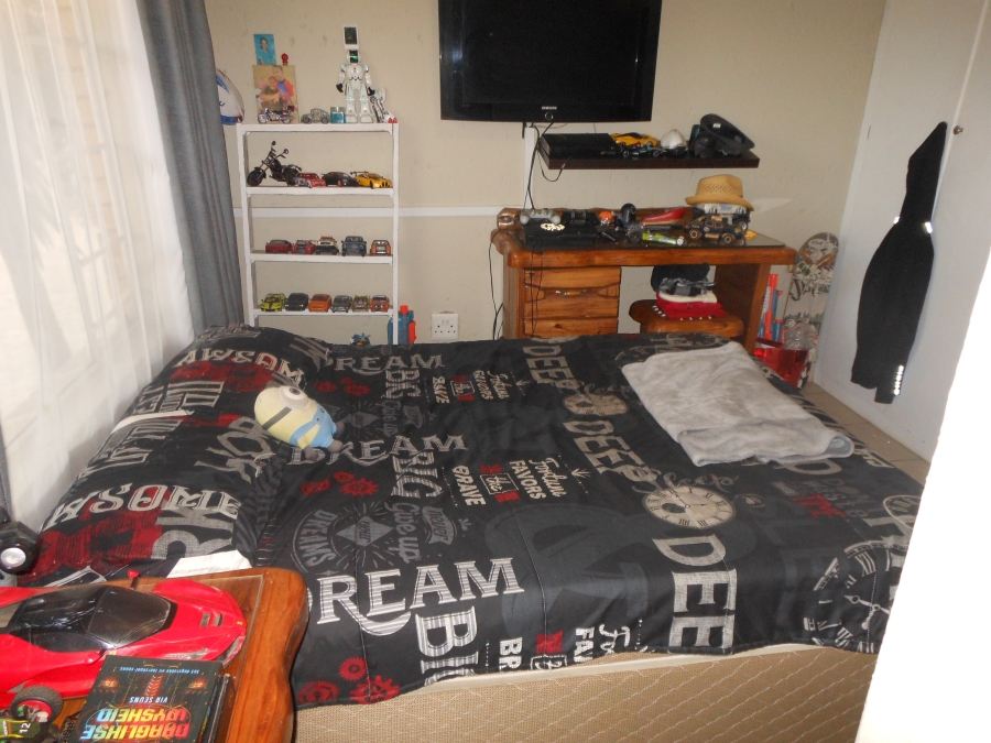 2 Bedroom Property for Sale in Rooihuiskraal North Gauteng