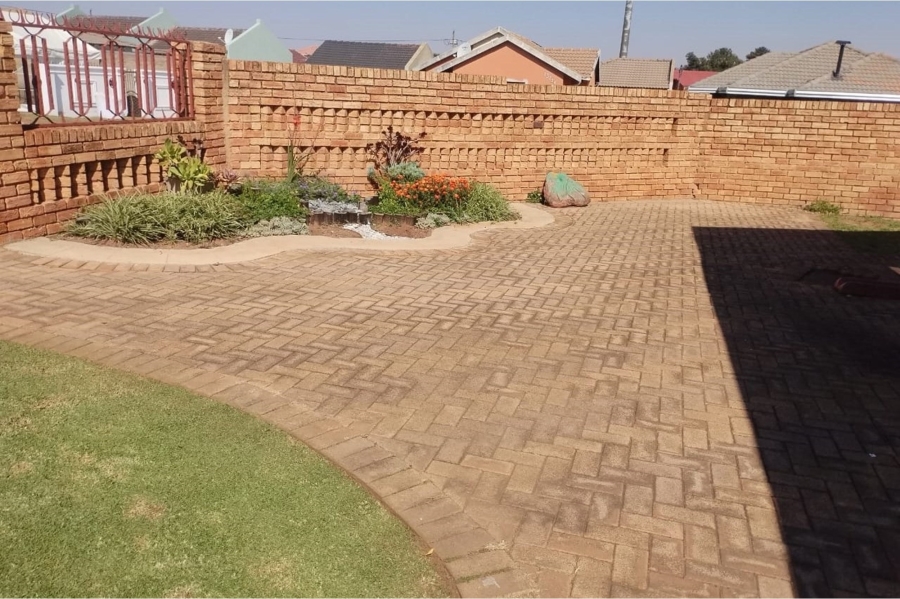 3 Bedroom Property for Sale in Kagiso Gauteng