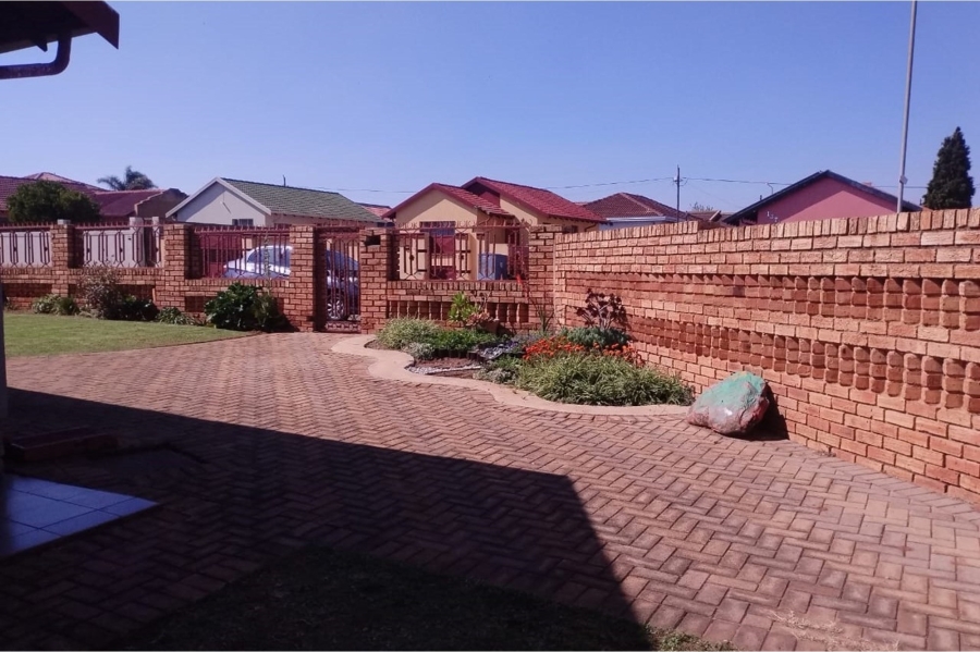 3 Bedroom Property for Sale in Kagiso Gauteng