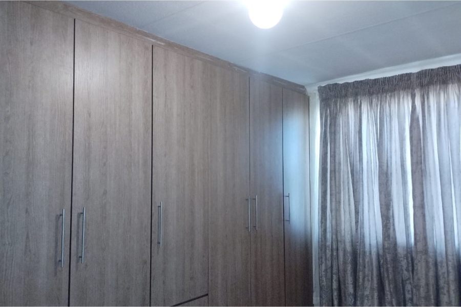 To Let 2 Bedroom Property for Rent in Moletsane Gauteng